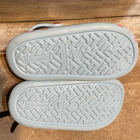 Bluey Kids Clogs Size 11/12 with Cartoon Characters (New) - Picture 5 of 7